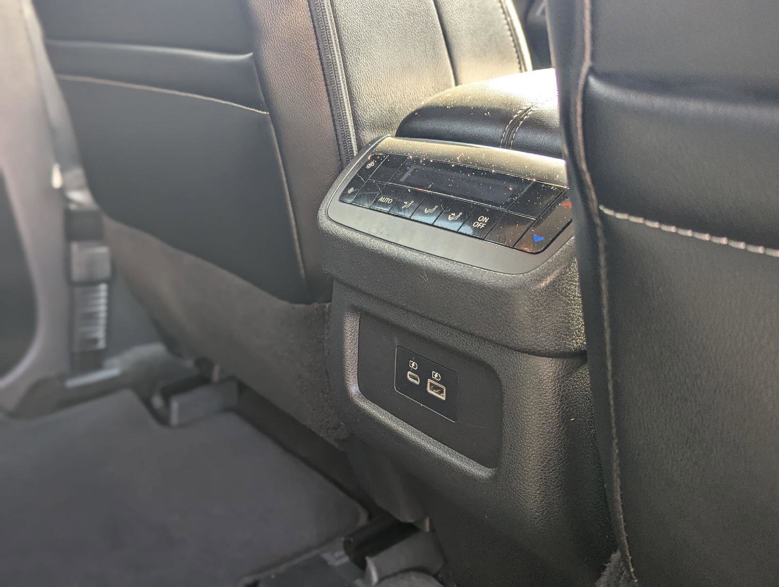 Used 2024 Nissan Pathfinder SL AWD/4WD image 33