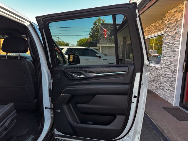 Used 2023 GMC Yukon XL Denali AWD/4WD image 17