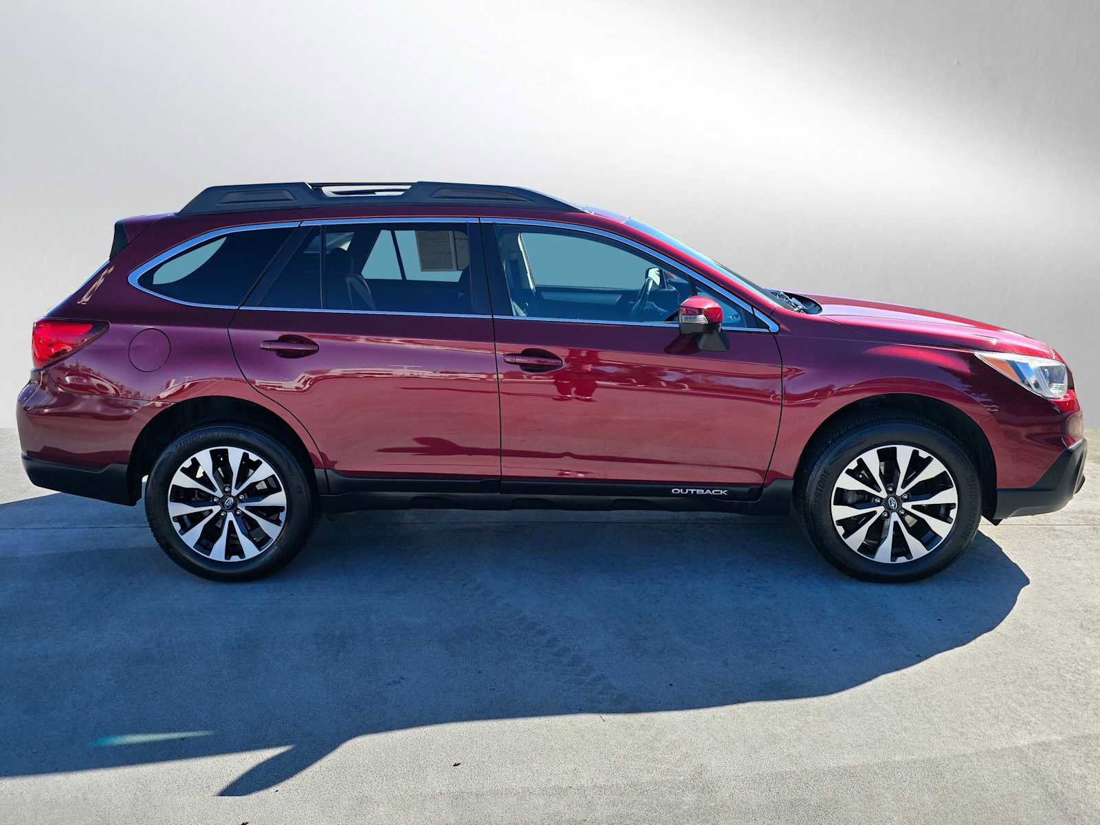 Used 2017 Subaru Outback 2.5i Premium image 2