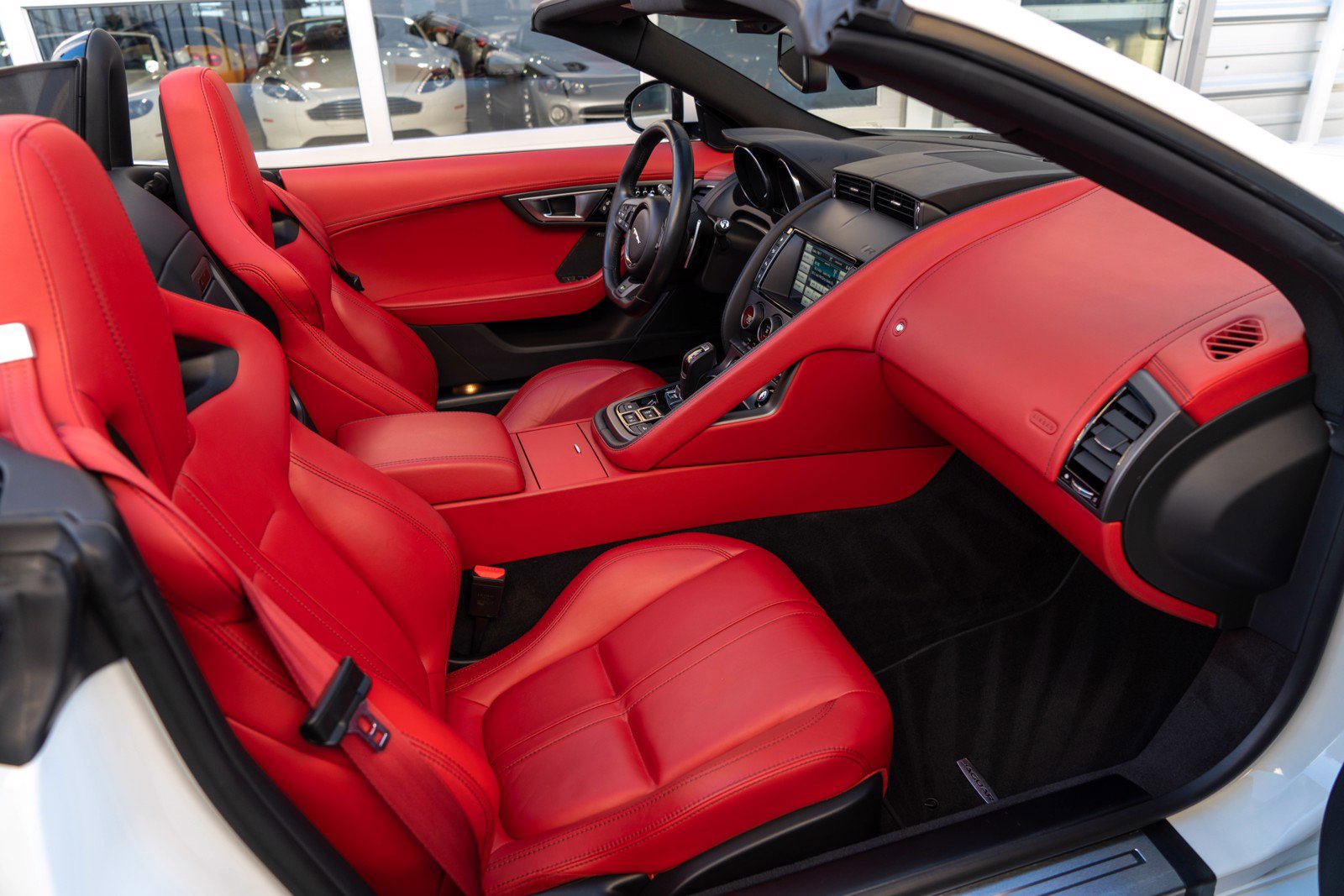 Used 2017 Jaguar F-TYPE R AWD/4WD image 40