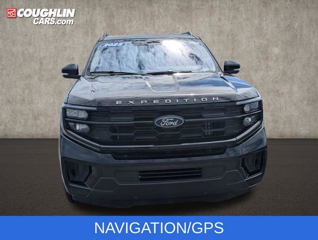 Used 2025 Ford Expedition Active AWD/4WD image 3