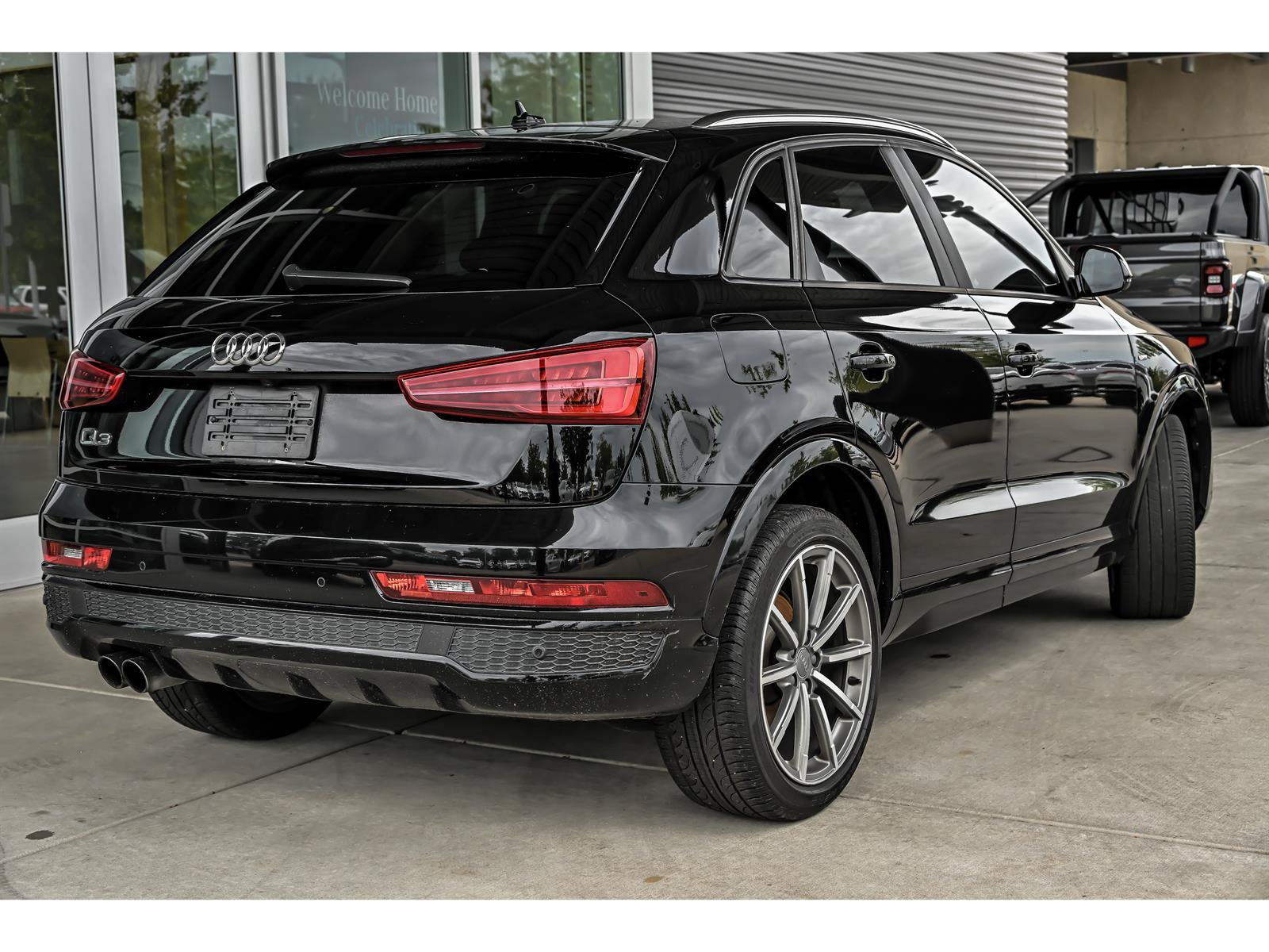 Used 2018 Audi Q3 2.0T Premium FWD image 3