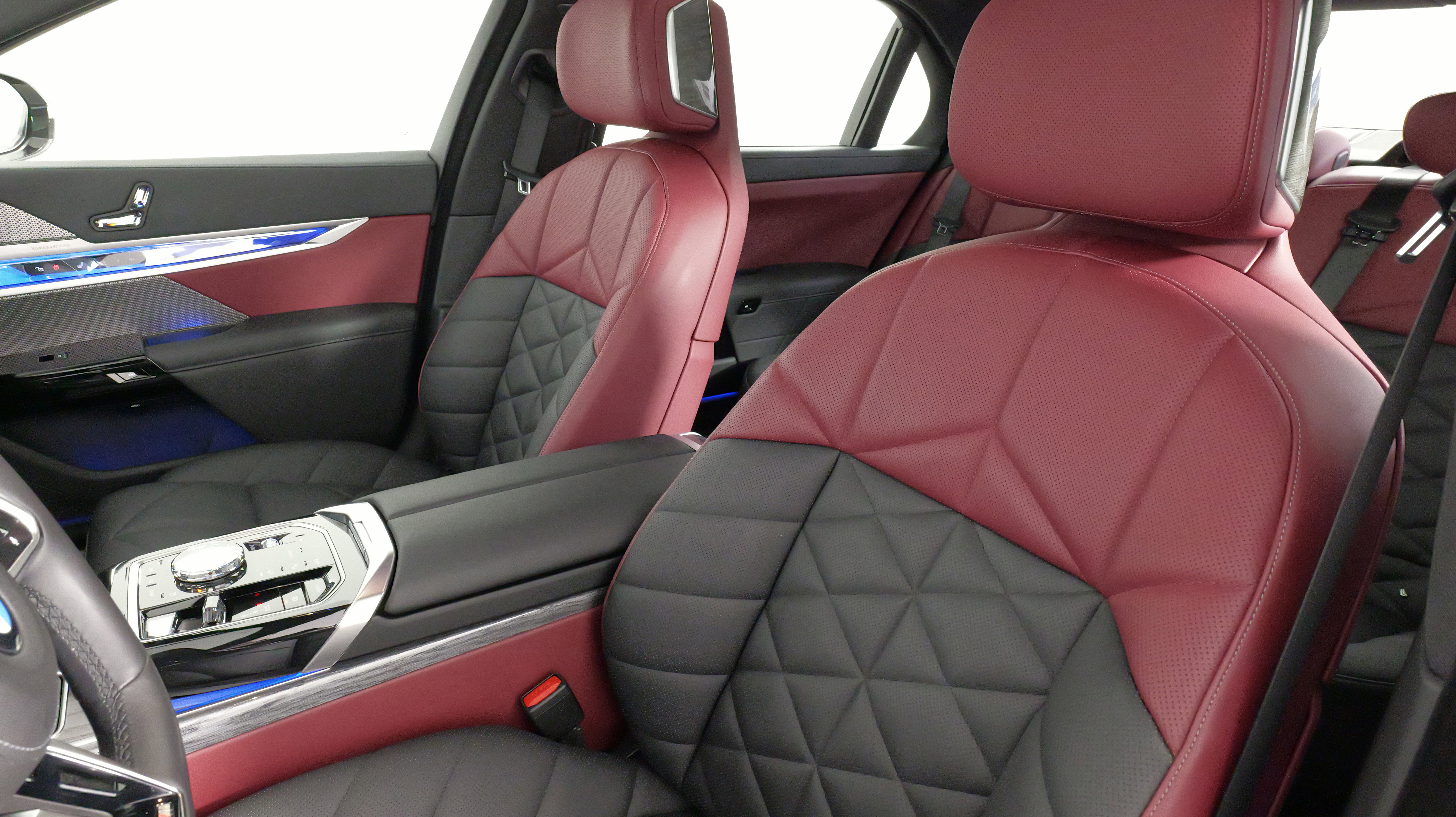 Used 2024 BMW 740i xDrive image 32