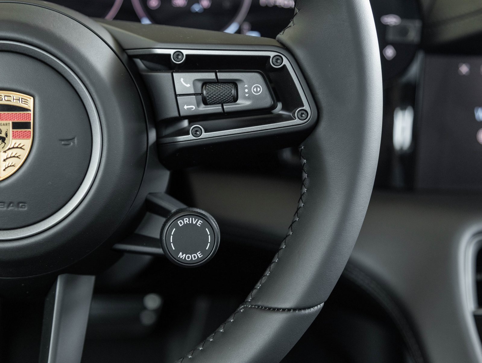 Used 2025 Porsche Taycan image 16