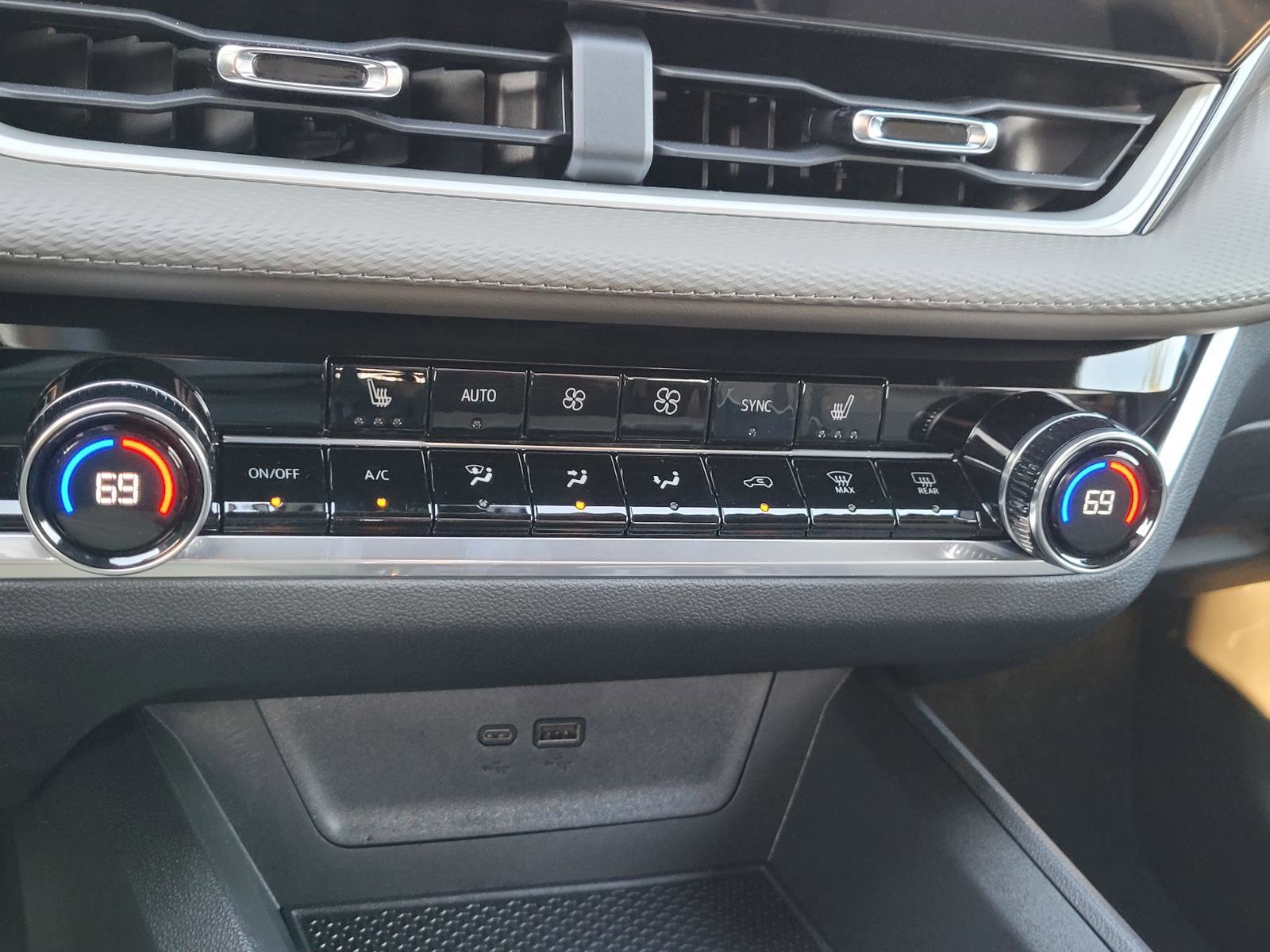 Used 2026 Chevrolet Equinox LT w/ Convenience Package II image 28