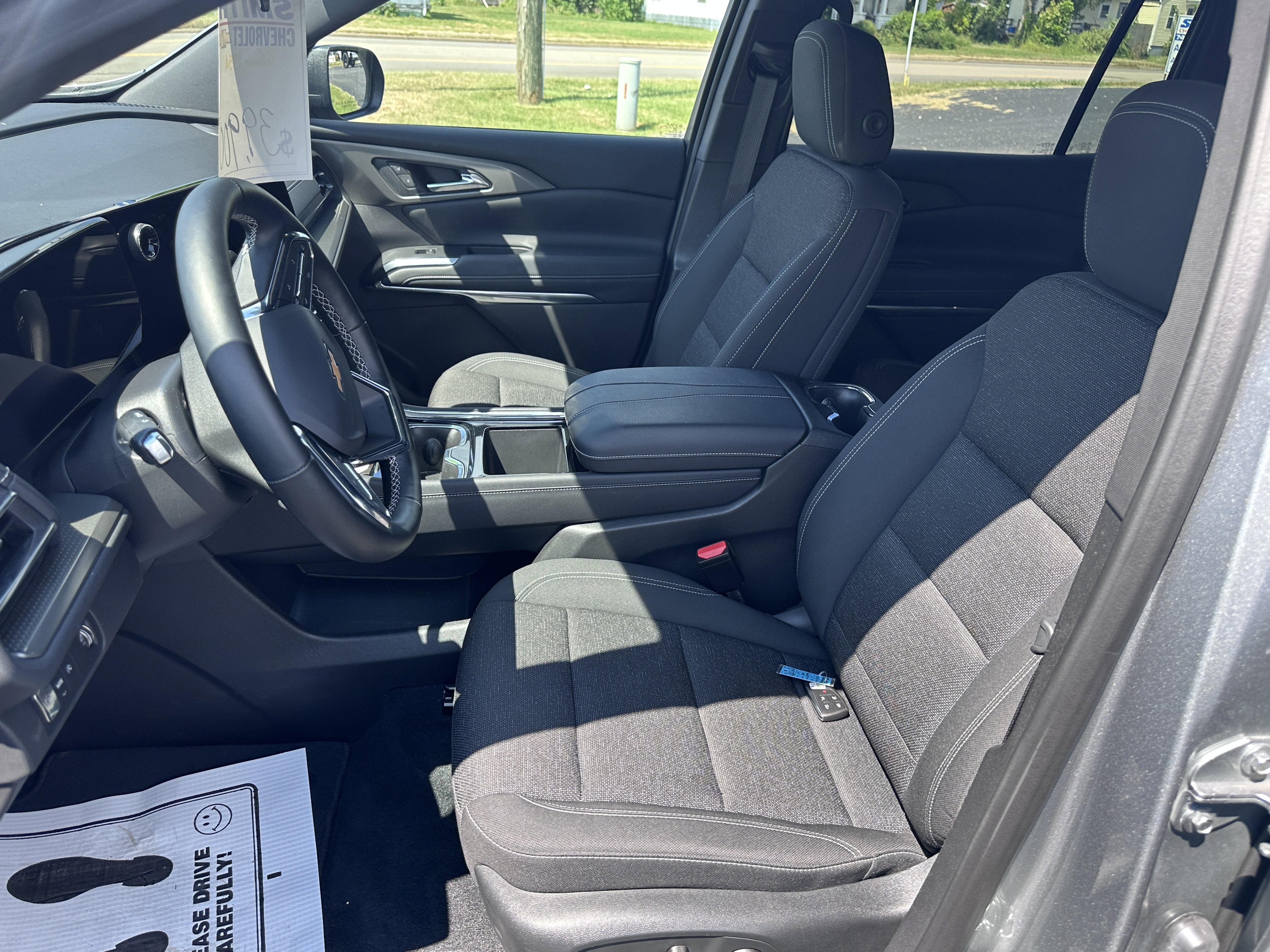 Used 2025 Chevrolet Traverse LT image 9