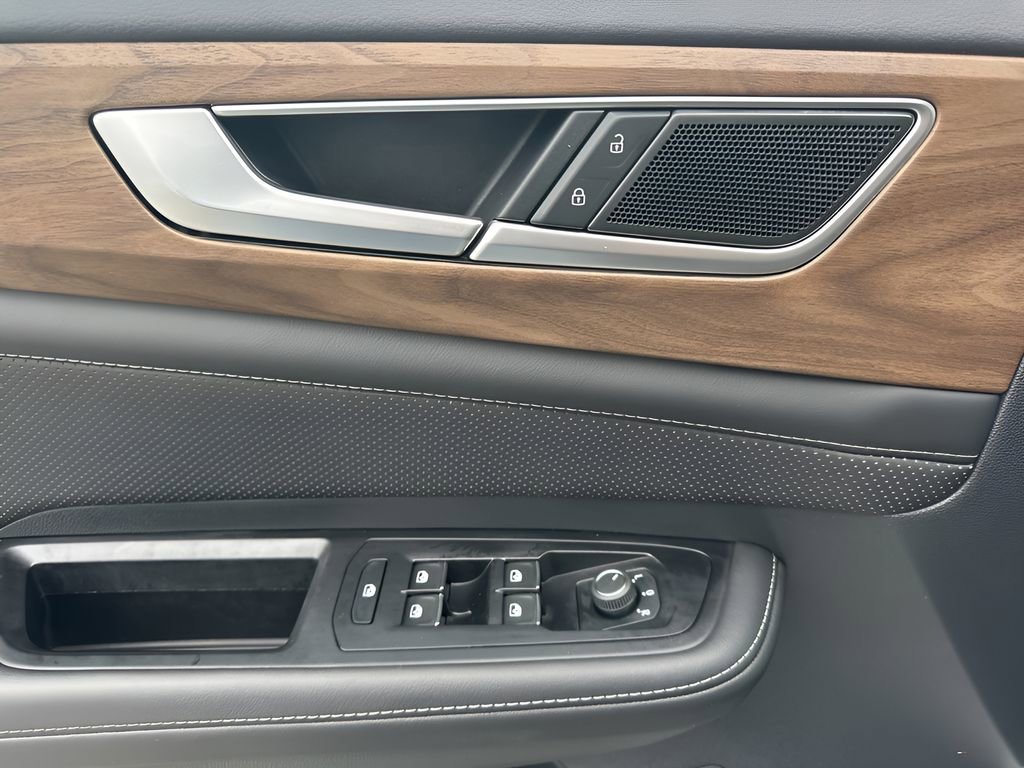 Used 2025 Volkswagen Atlas SE image 27