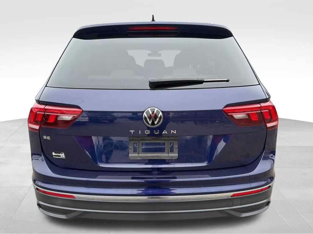 Used 2023 Volkswagen Tiguan SE w/ Panoramic Sunroof Package image 4