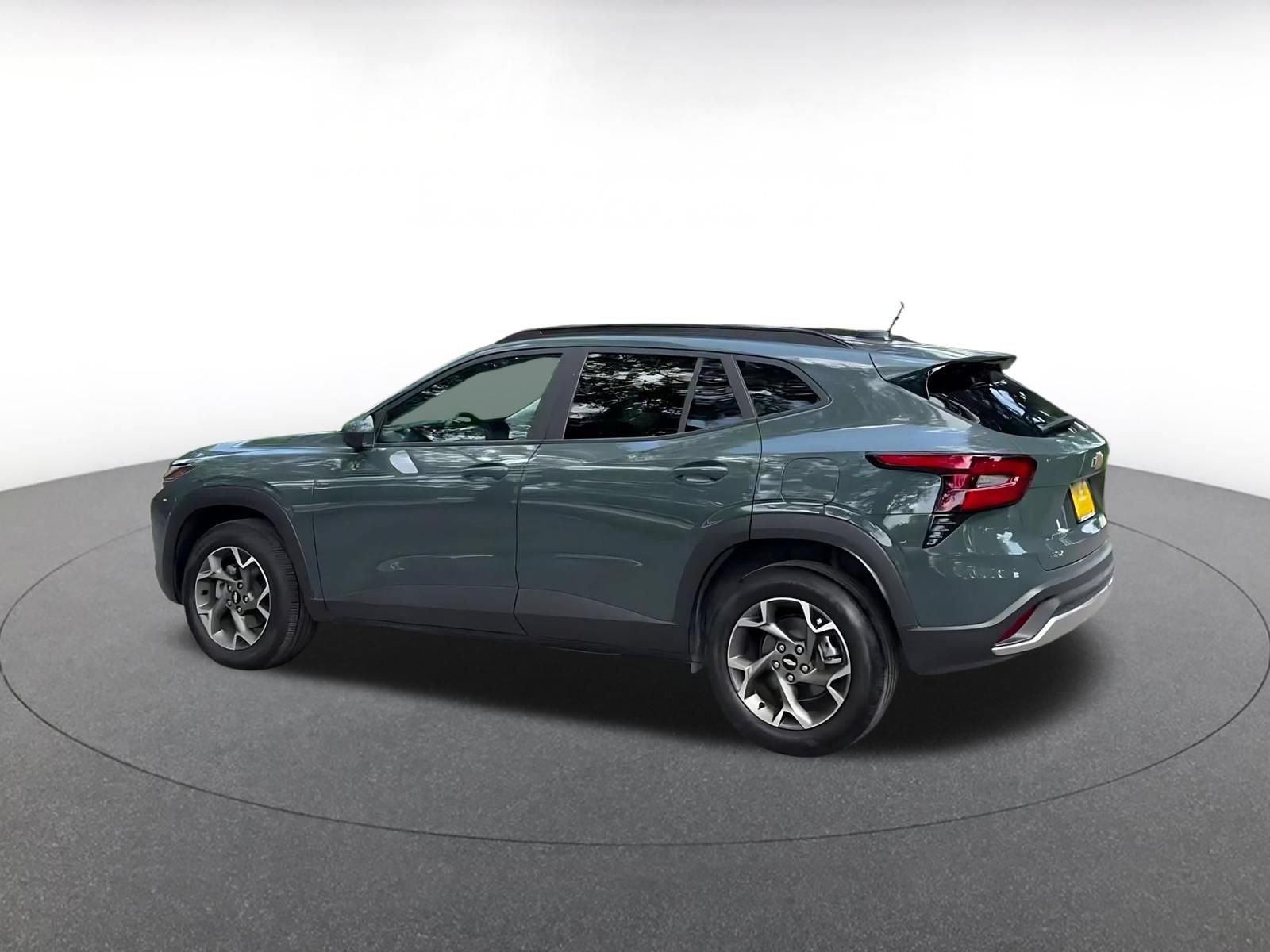 Used 2025 Chevrolet Trax LT FWD image 10