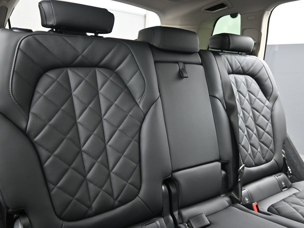 New 2026 BMW X7 xDrive40i w/ Premium Package image 24