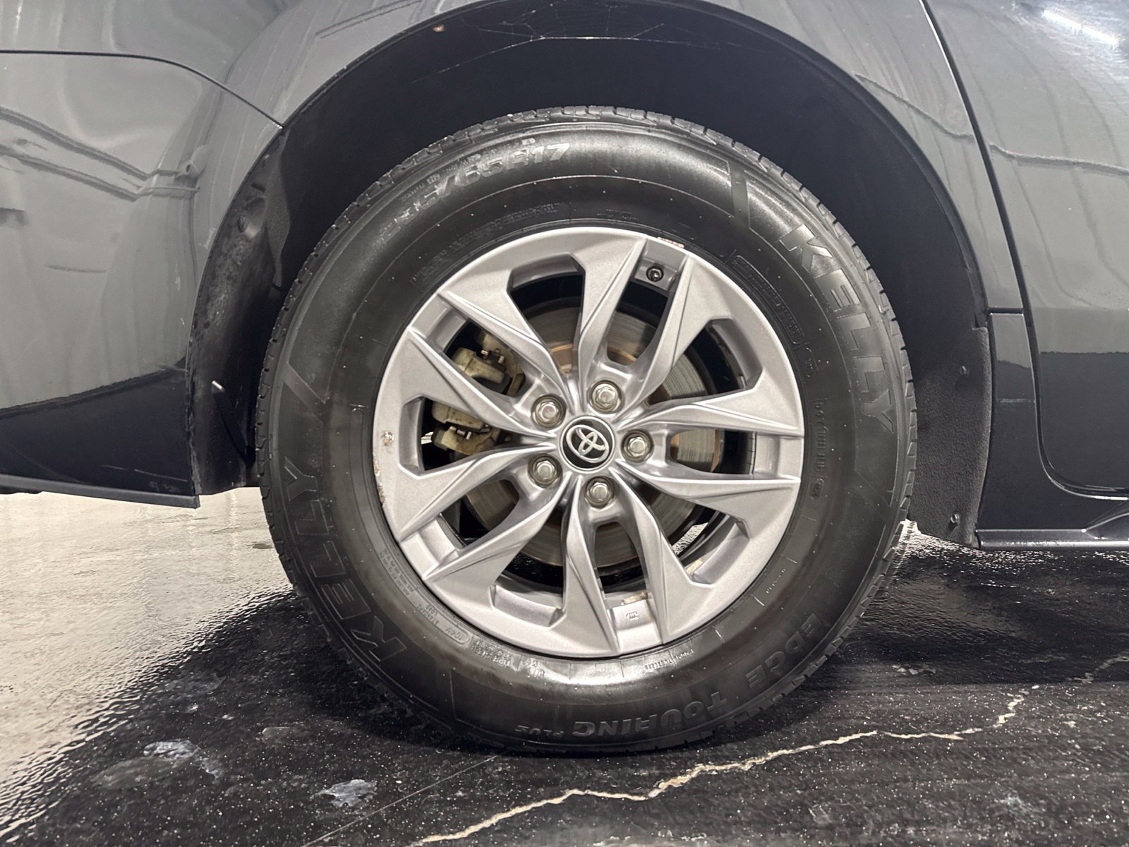 Used 2024 Toyota Sienna XLE FWD image 10