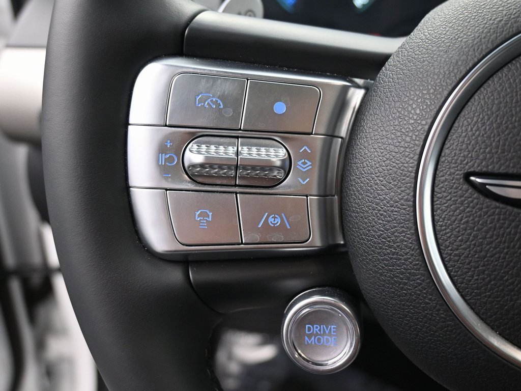 Used 2025 Genesis GV60 RWD image 23