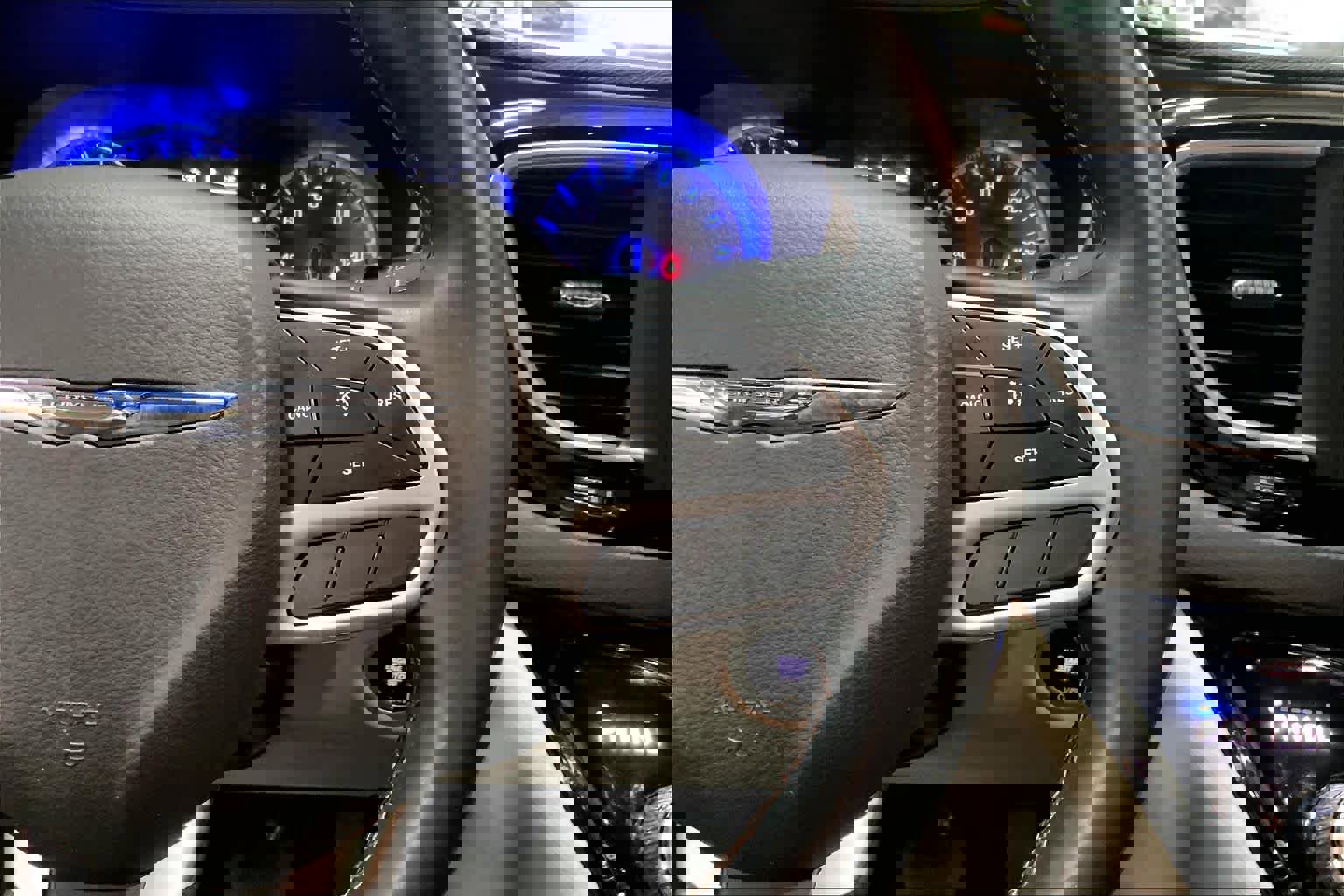 Used 2018 Chrysler Pacifica Touring-L image 24