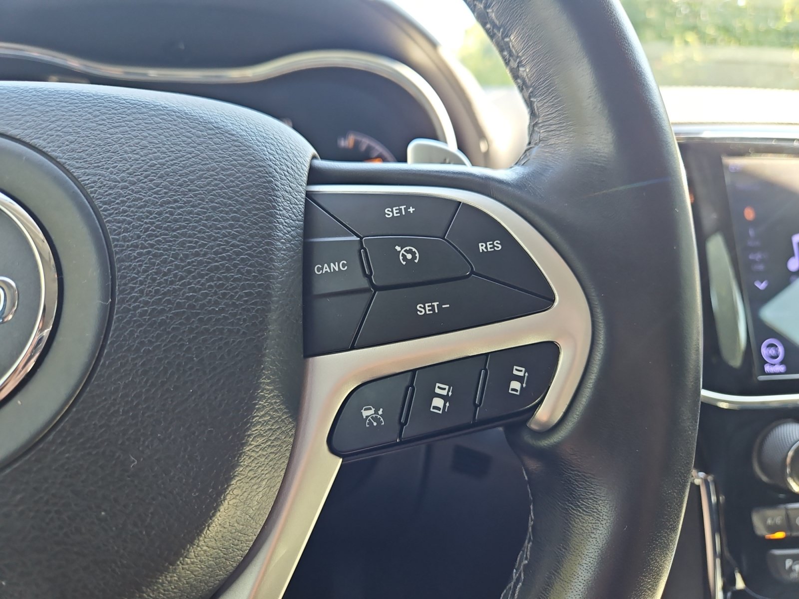 Used 2019 Jeep Grand Cherokee Summit AWD/4WD image 31