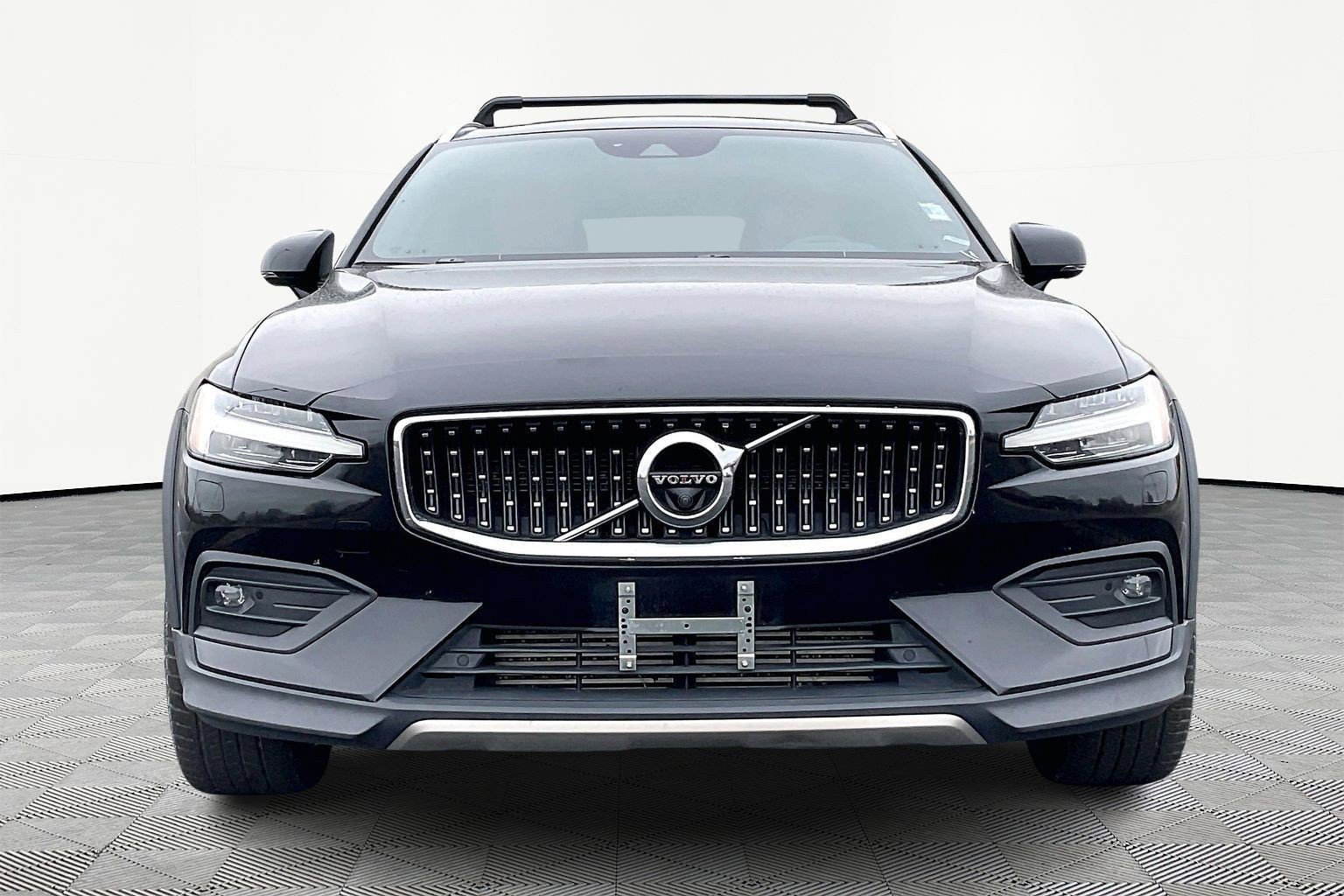 Used 2020 Volvo V60 T5 Cross Country w/ Protection Package Premier image 3