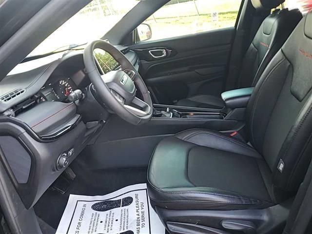 Used 2024 Jeep Compass Trailhawk AWD/4WD image 4