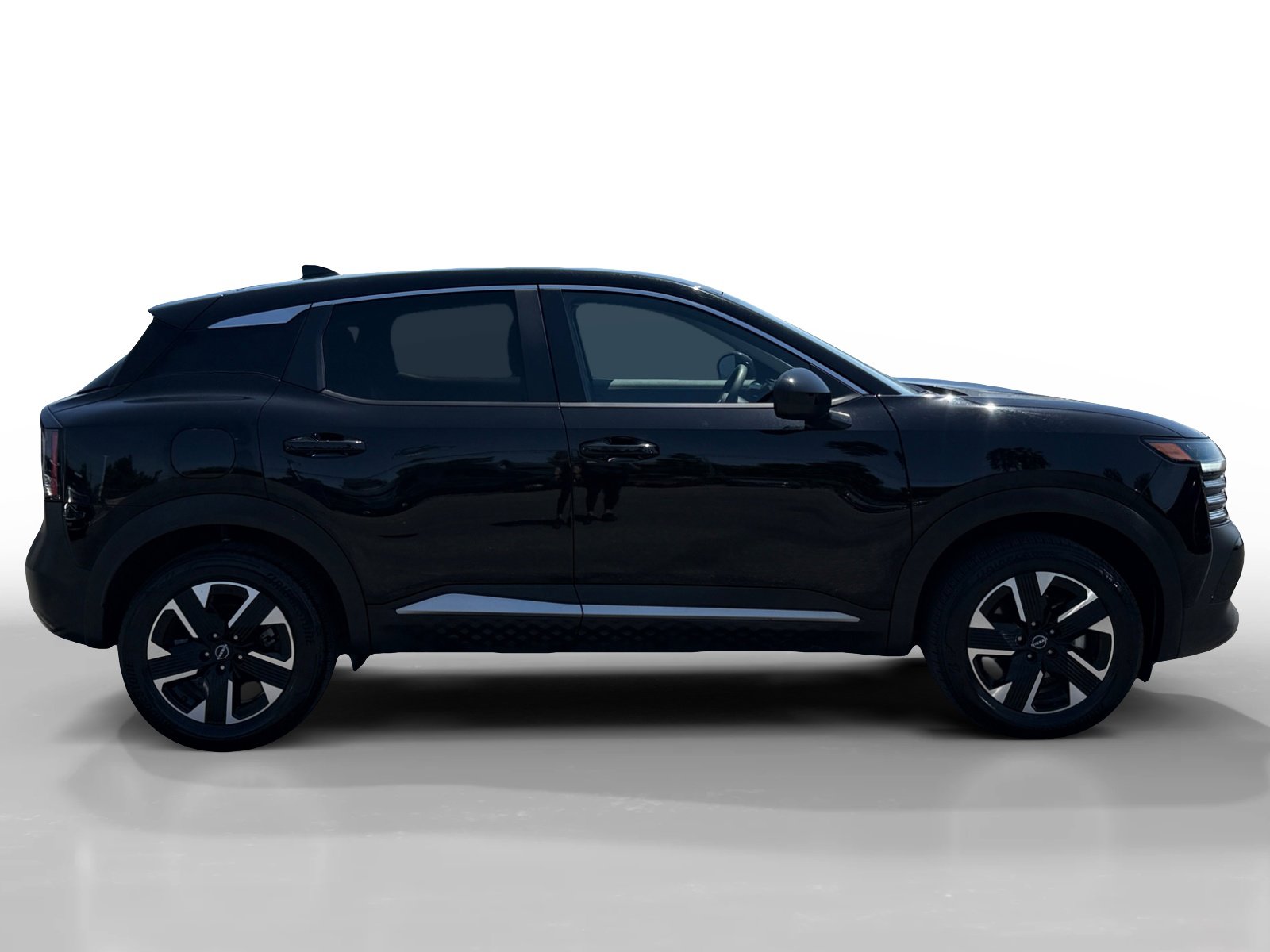 Used 2025 Nissan Kicks SV AWD/4WD image 6