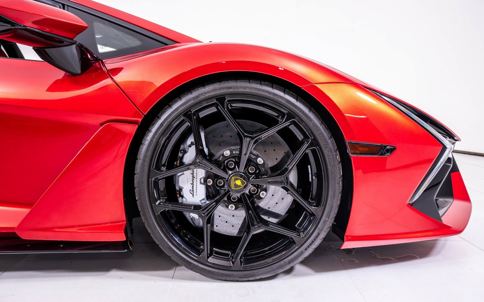 Used 2024 Lamborghini Revuelto image 19