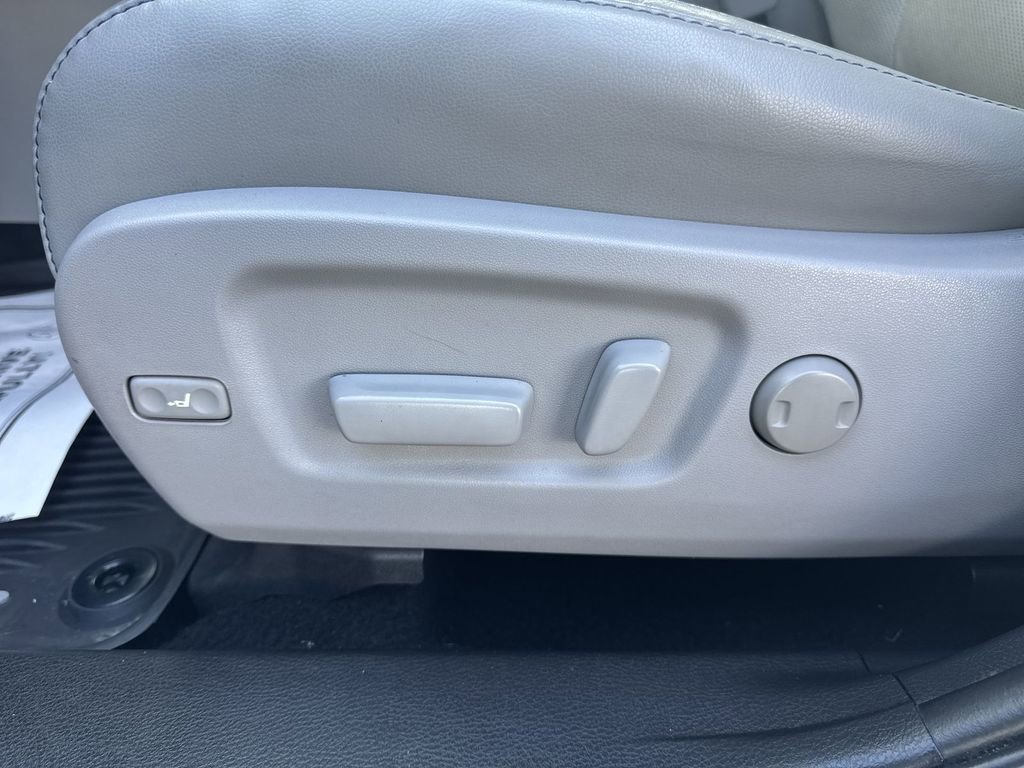 Used 2019 Toyota Highlander Limited Platinum image 14