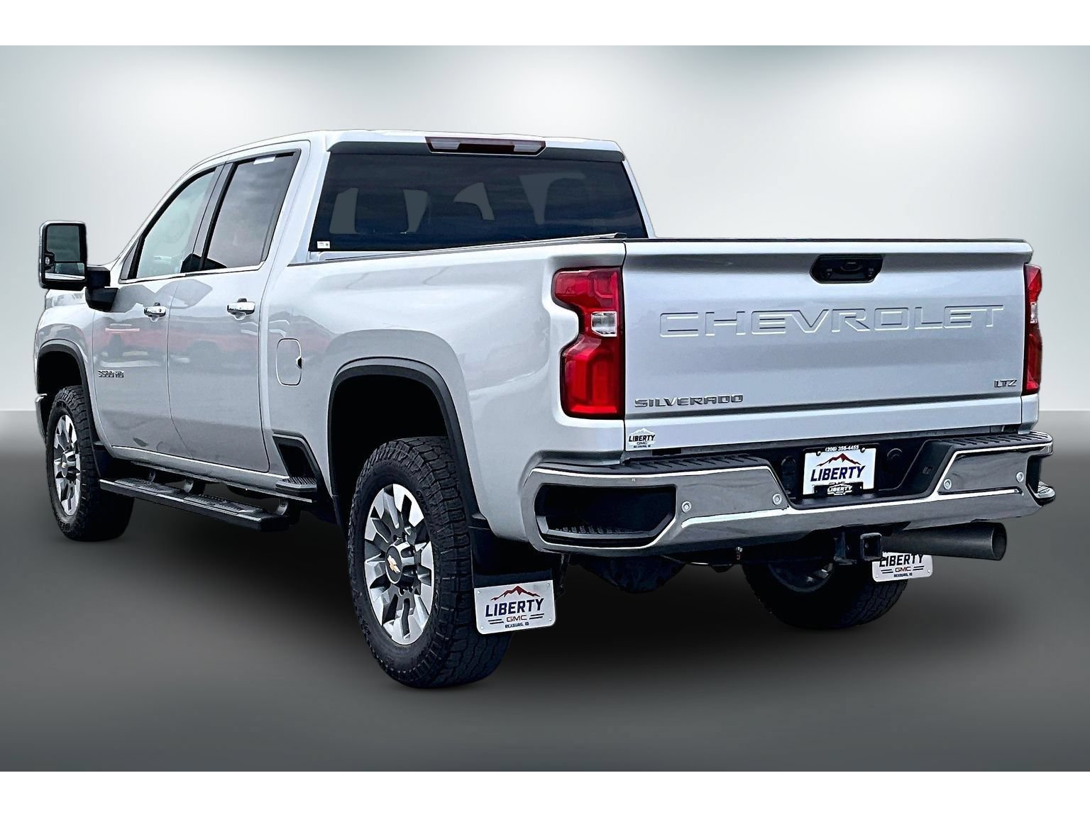 Used 2023 Chevrolet Silverado 3500 LTZ AWD/4WD image 4