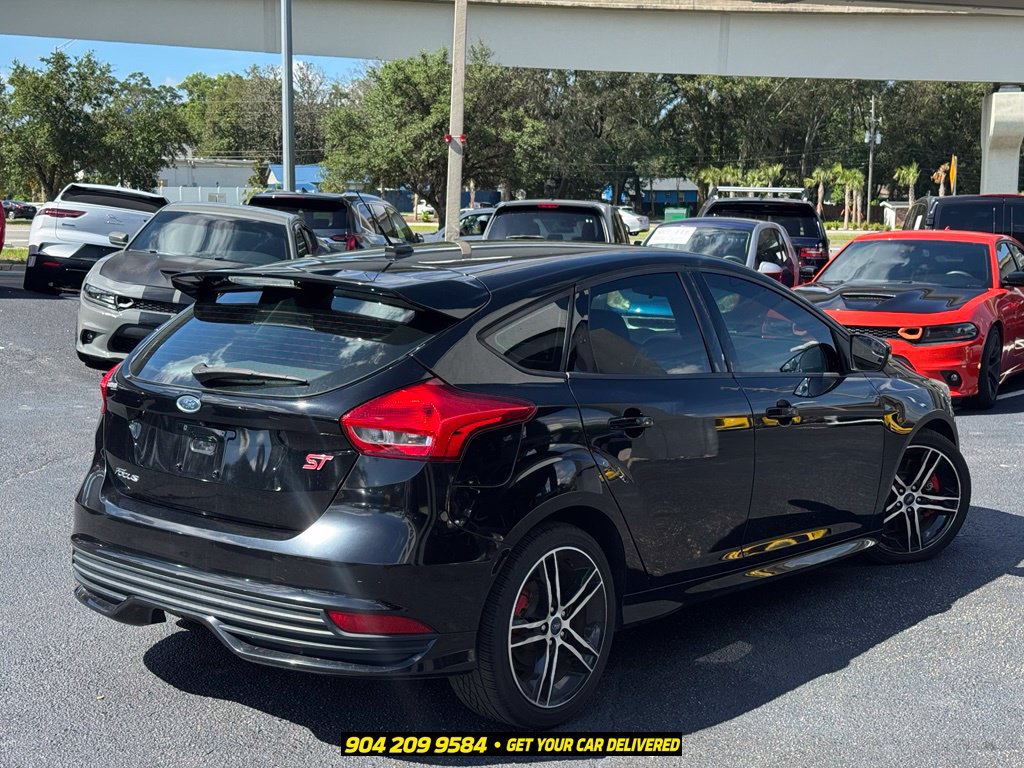 Used 2017 Ford Focus ST FWD image 4