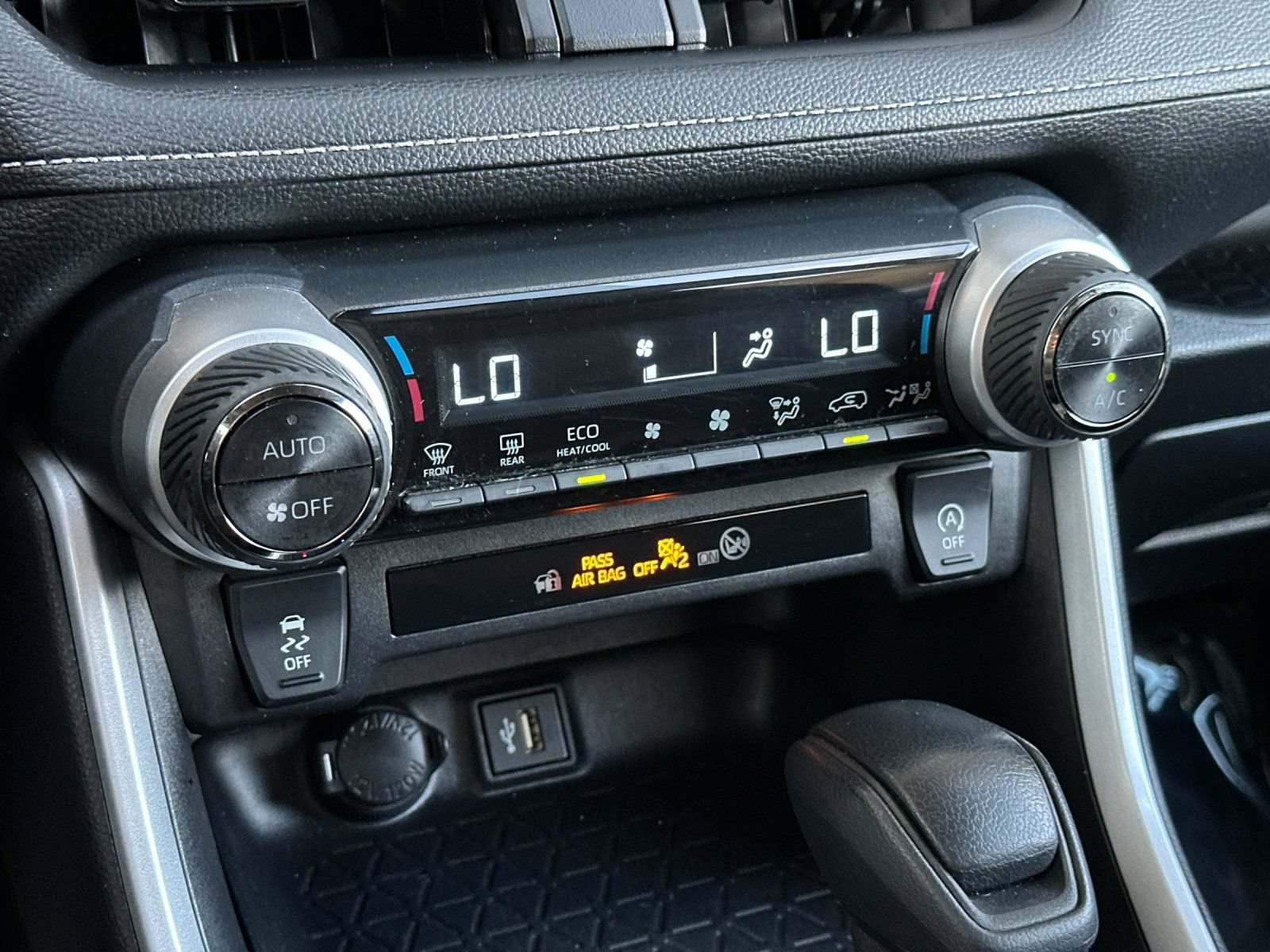 Used 2024 Toyota RAV4 XLE FWD image 18