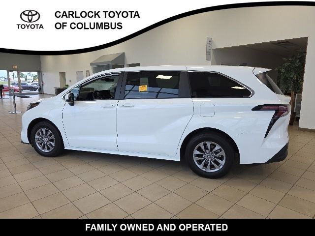 Used 2025 Toyota Sienna LE FWD image 9