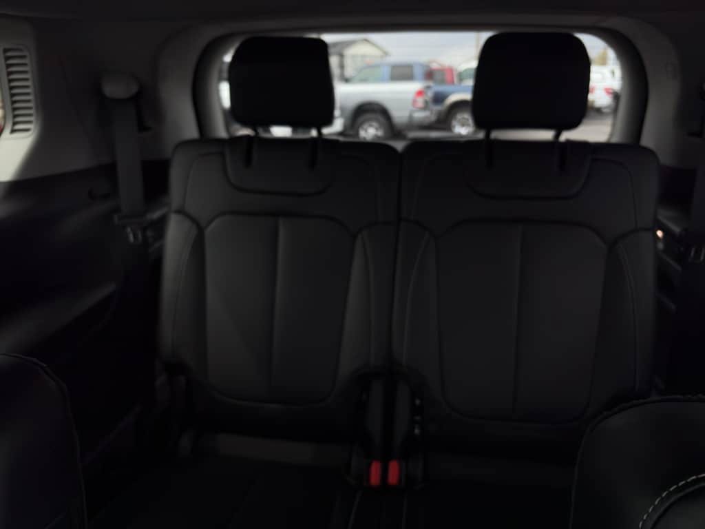 Used 2022 Jeep Grand Cherokee L Limited AWD/4WD image 23