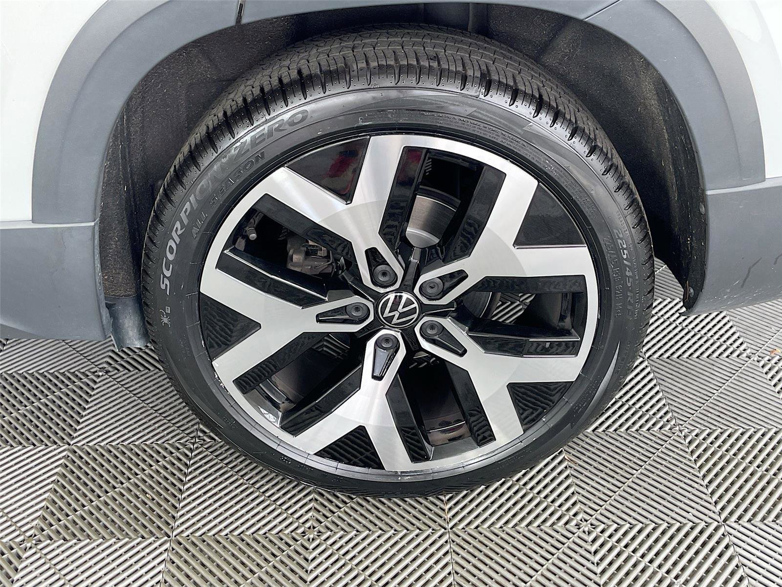 Used 2022 Volkswagen Taos SEL AWD/4WD image 36