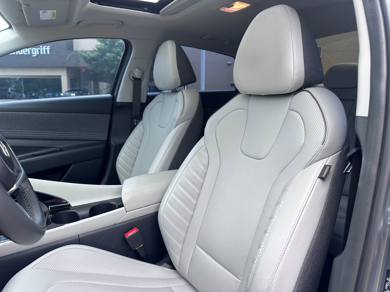 Used 2025 Hyundai Elantra Limited image 21