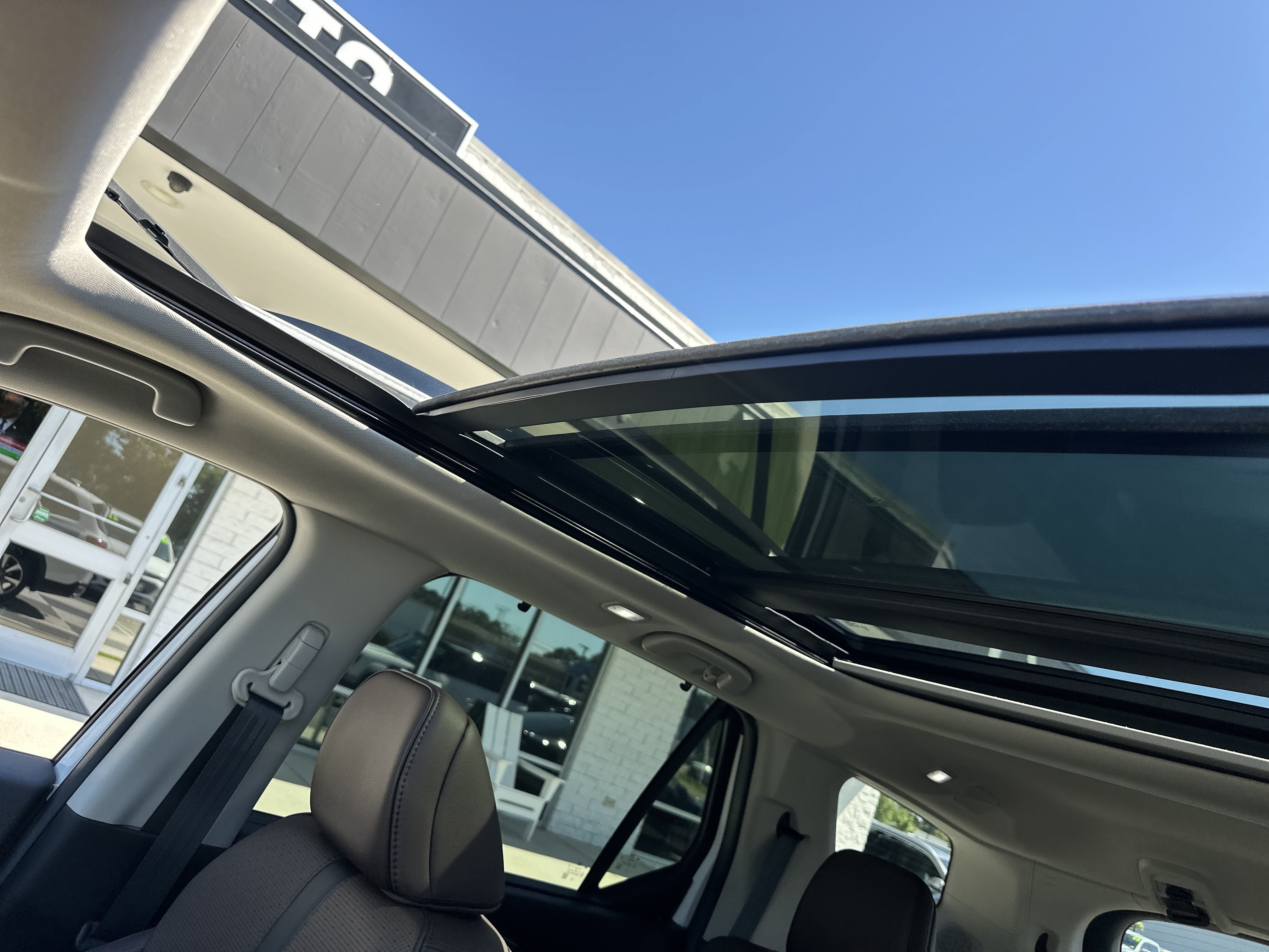 Used 2025 Honda Pilot Elite image 11