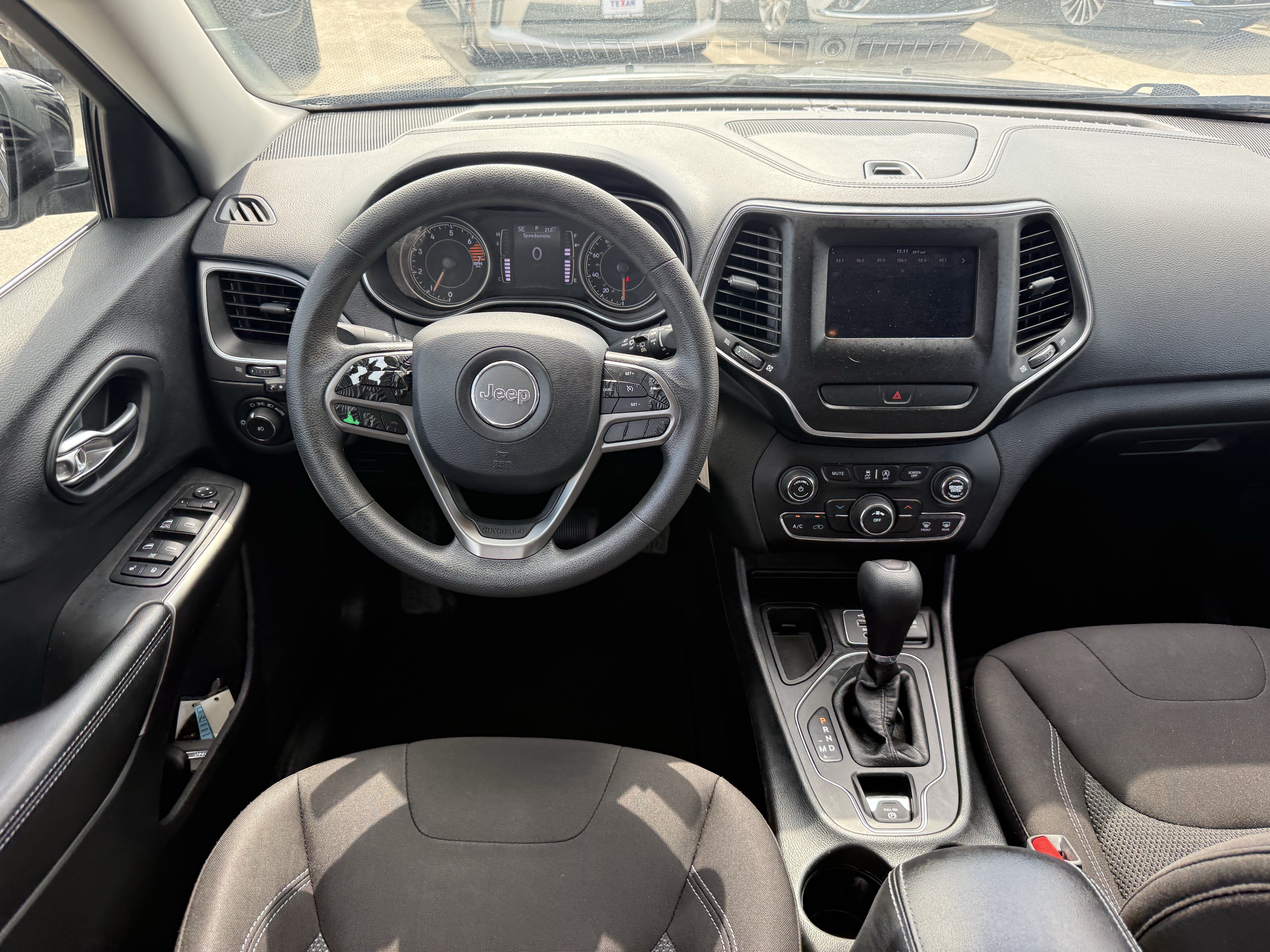 Used 2019 Jeep Cherokee Latitude w/ Popular Appearance Group FWD image 14