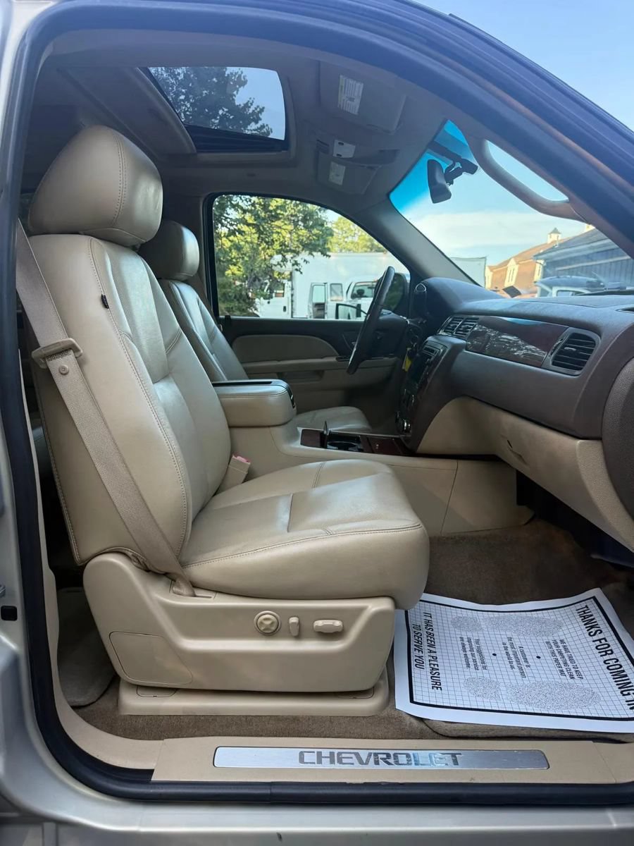 Used 2011 Chevrolet Tahoe LTZ AWD/4WD image 24