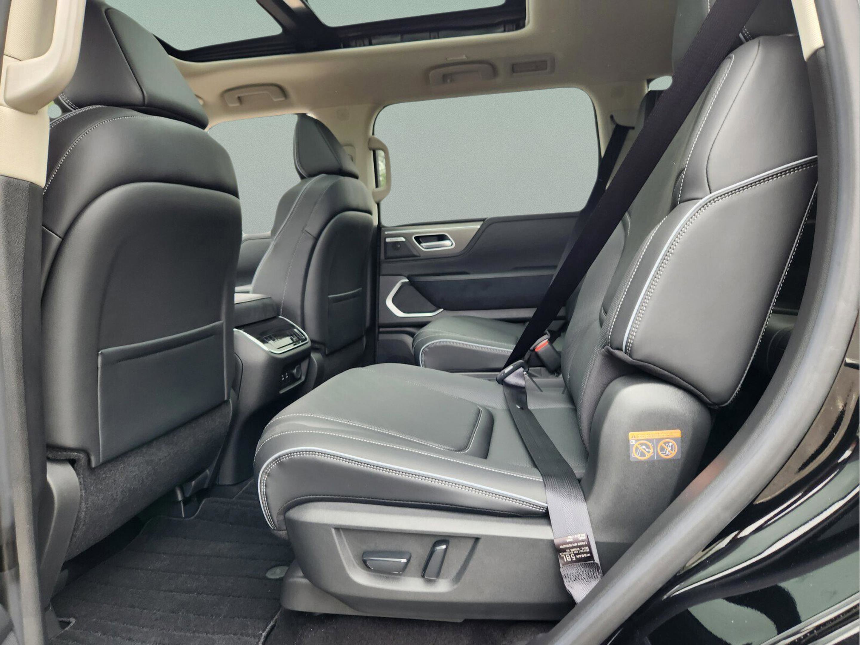 New 2025 INFINITI QX80 Luxe image 12