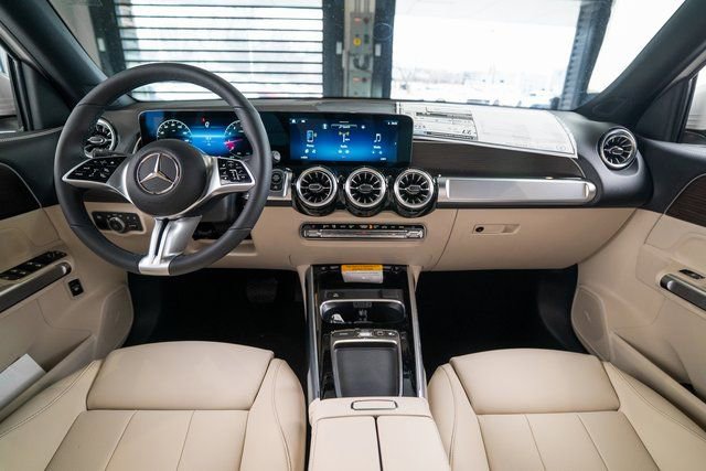 New 2026 Mercedes-Benz GLB 250 4MATIC image 11
