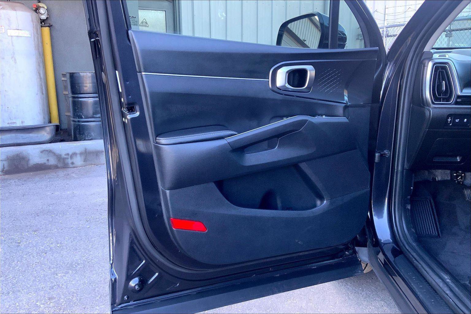 Used 2025 Kia Sorento EX image 23