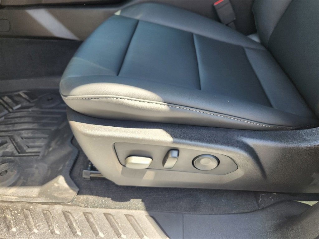 New 2025 GMC Canyon Elevation w/ Convenience Package image 18