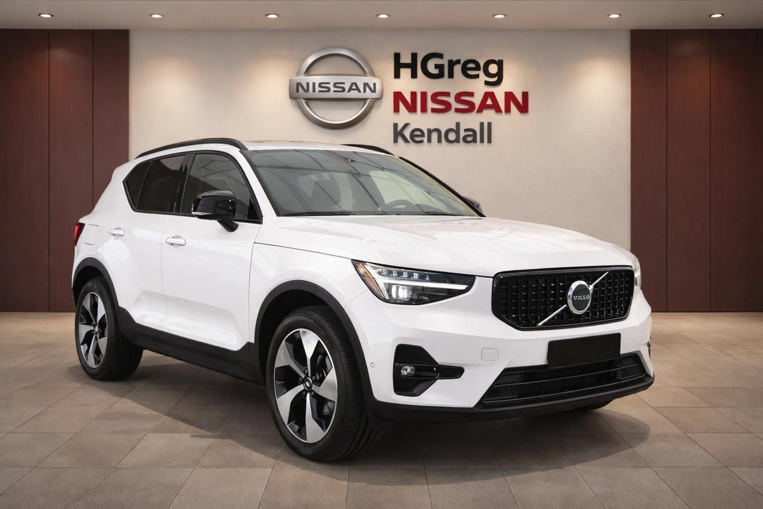 Used 2026 Volvo XC40 B5 Plus AWD/4WD image 3