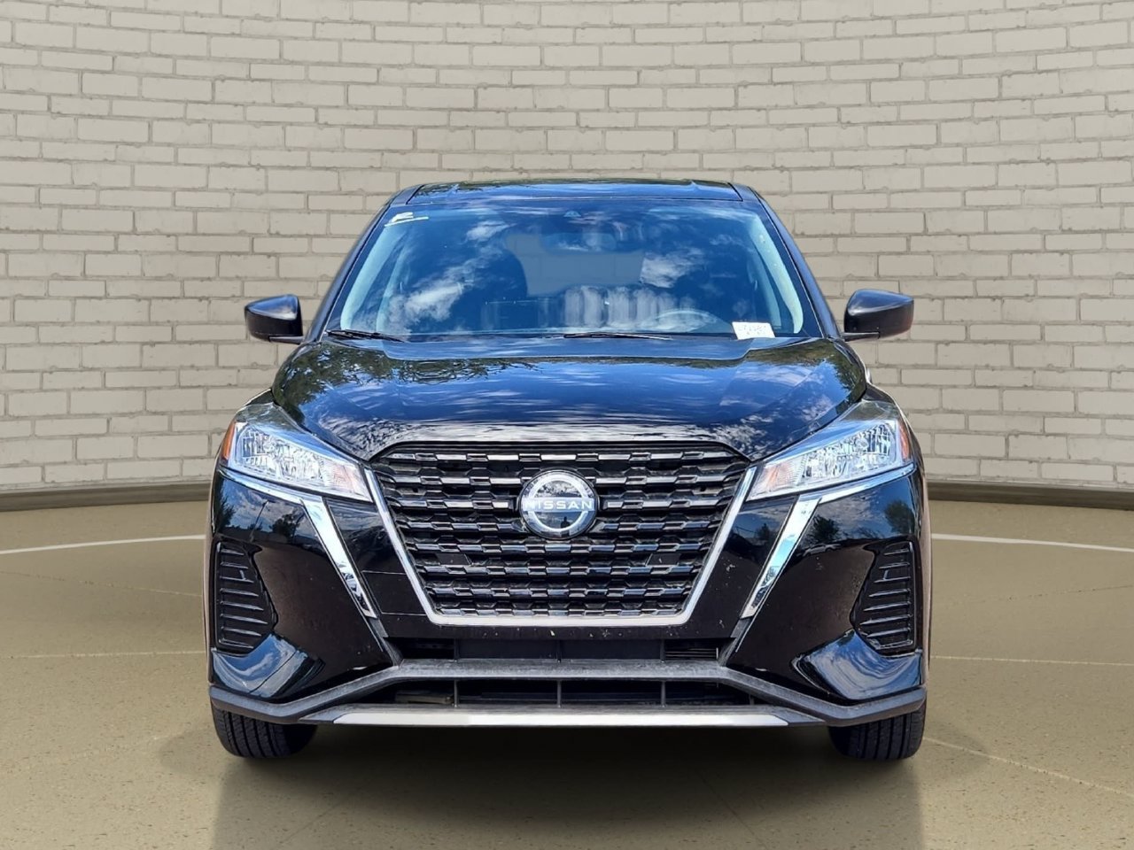 Used 2025 Nissan Kicks Play S FWD image 2