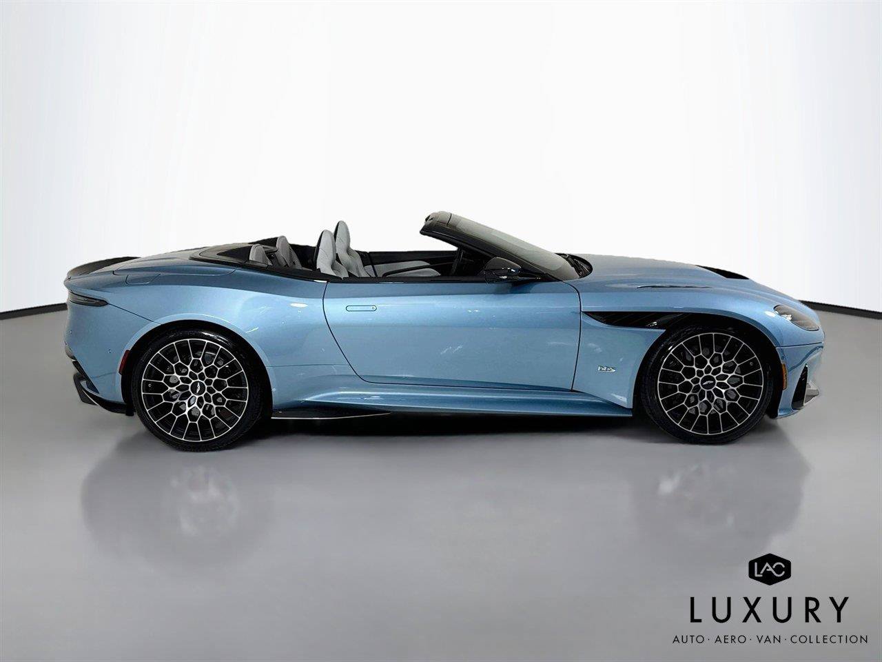 Used 2023 Aston Martin DBS Superleggera Volante RWD image 5