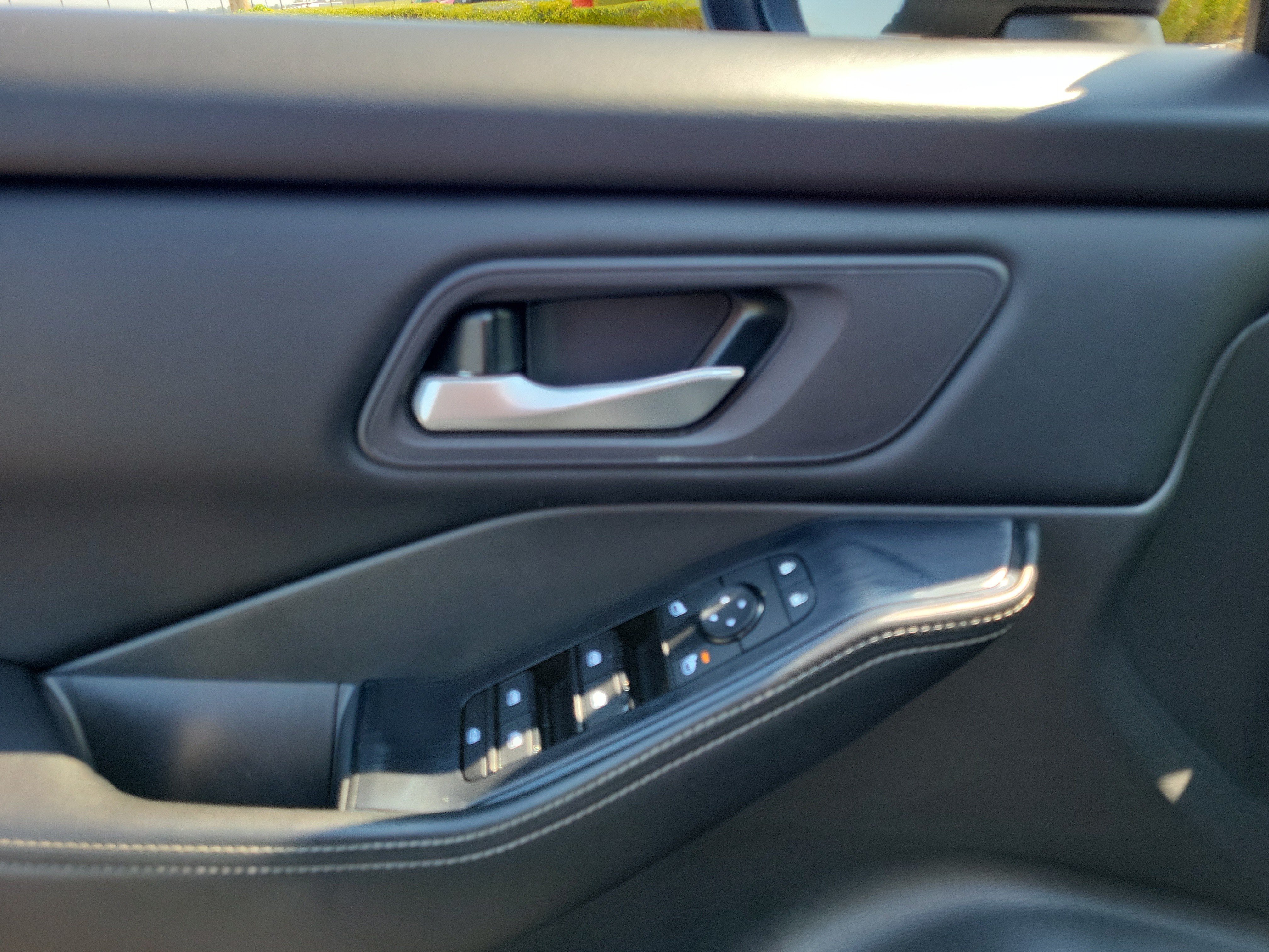 Certified 2024 Nissan Rogue SV FWD image 17
