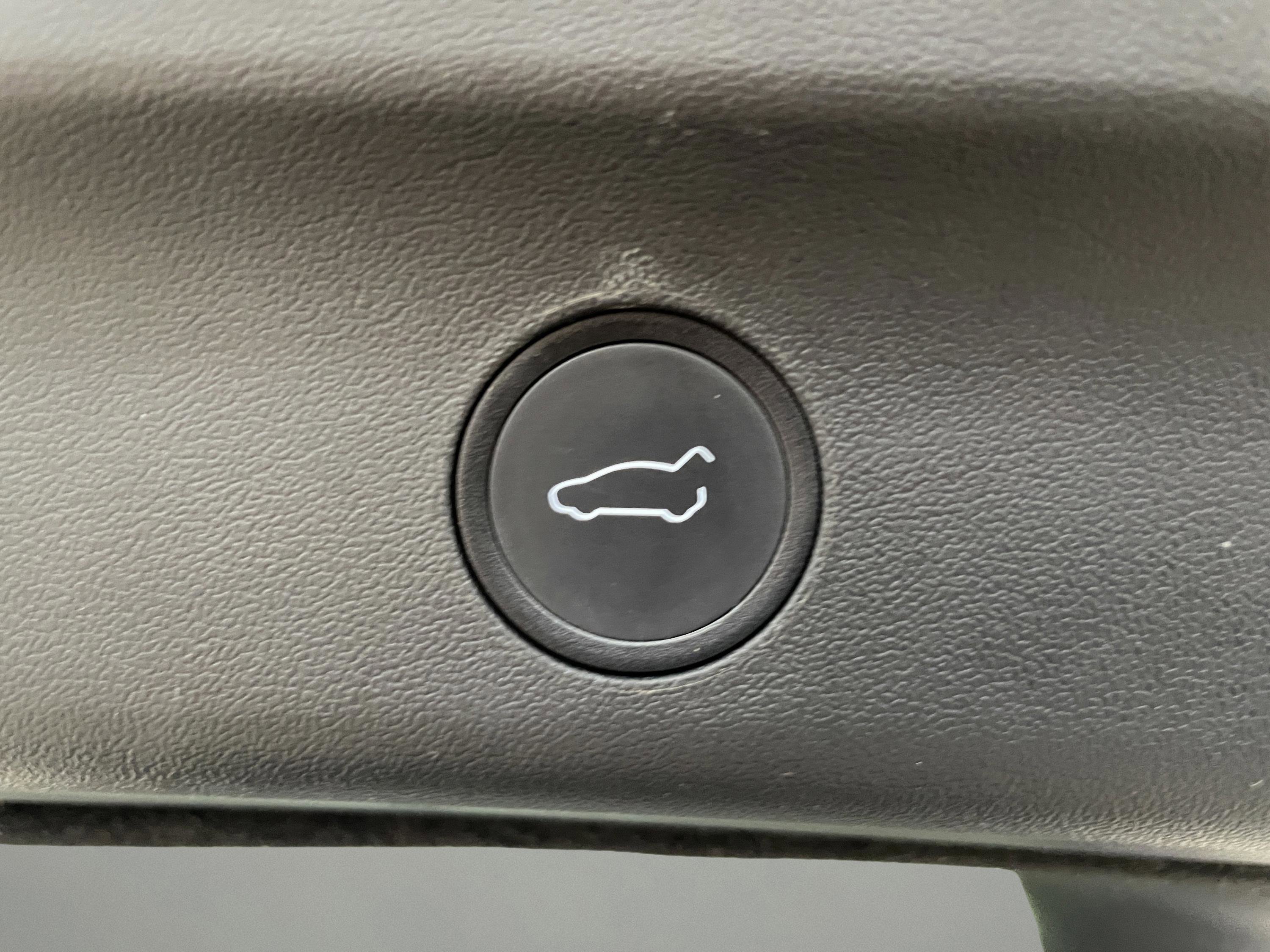 Used 2022 Tesla Model Y Long Range image 22