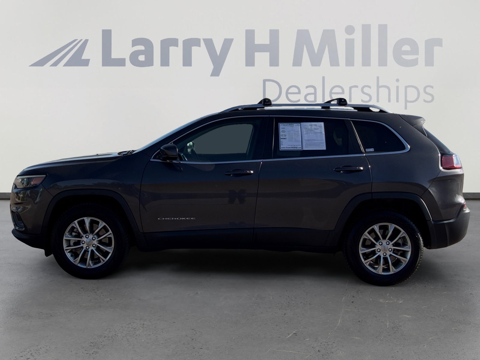 Used 2021 Jeep Cherokee Latitude Lux AWD/4WD image 3