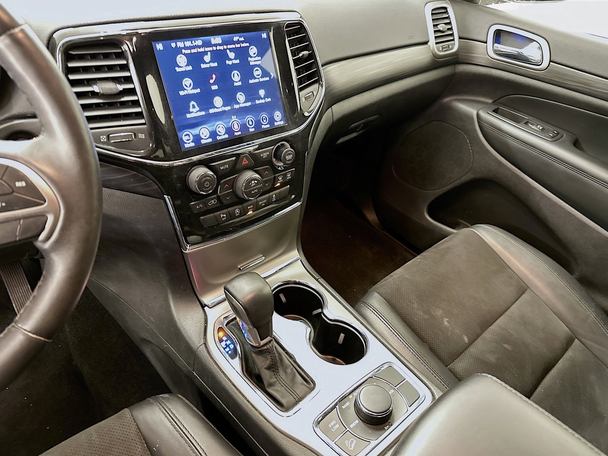 Used 2022 Jeep Grand Cherokee Laredo X image 26