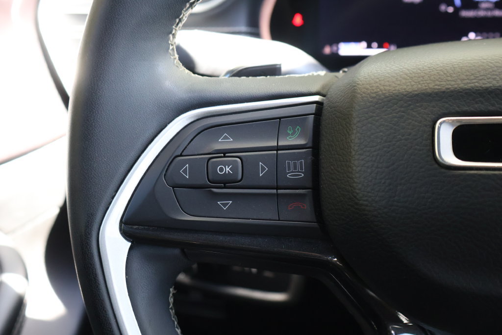 Used 2023 Jeep Grand Cherokee L Laredo AWD/4WD image 29