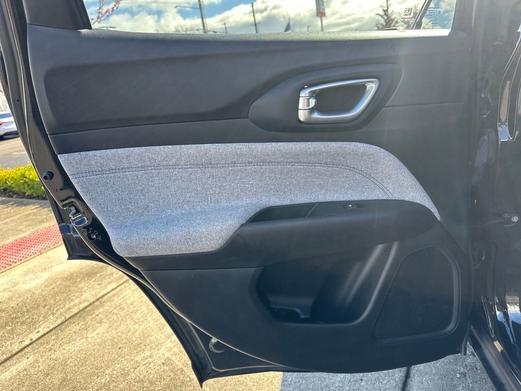 Used 2022 Jeep Compass Latitude image 13