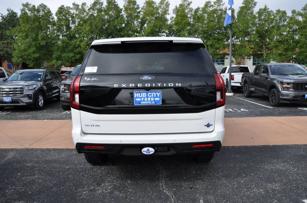 New 2025 Ford Expedition Active image 4