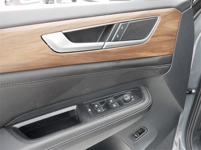Certified 2025 Volkswagen Atlas SE image 16