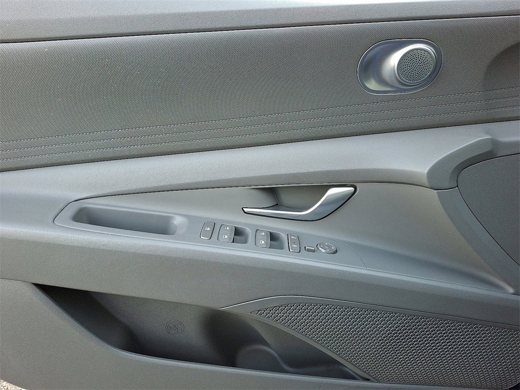 Used 2023 Hyundai Elantra SEL w/ Cargo Package image 13