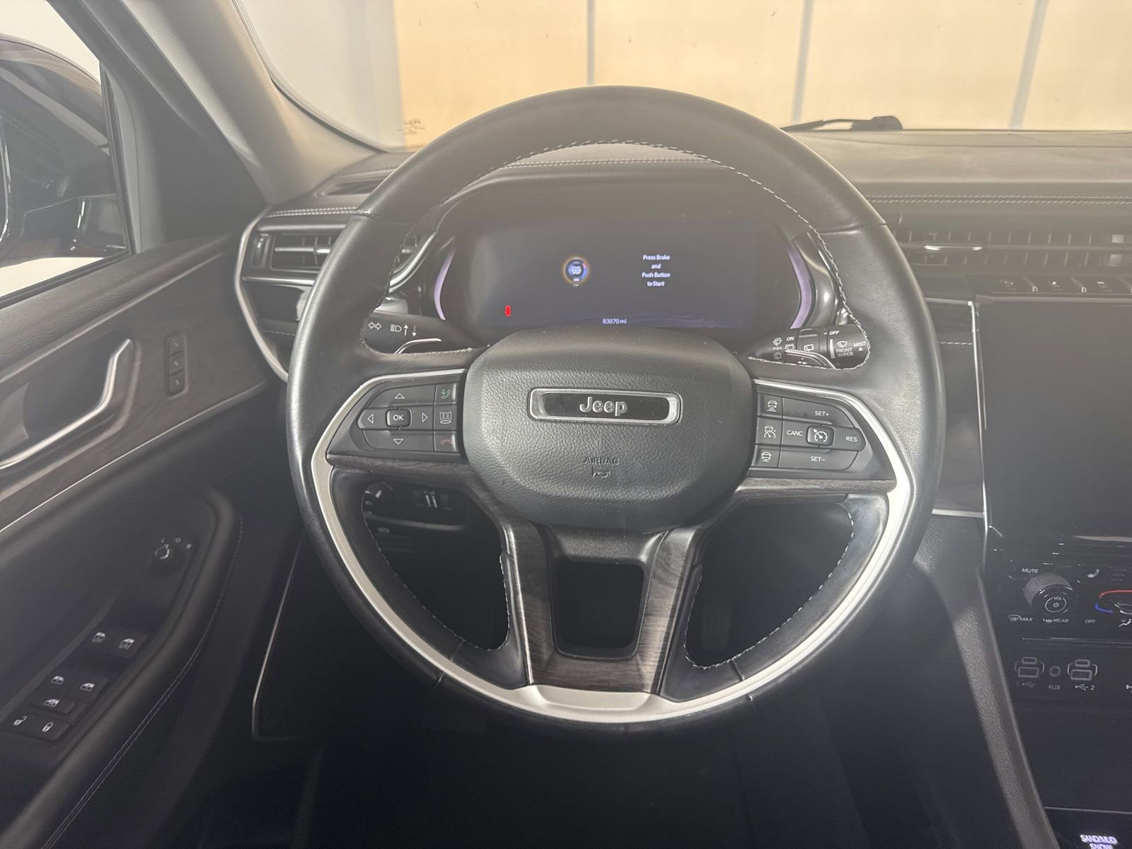 Used 2022 Jeep Grand Cherokee L Limited w/ Luxury Tech Group II image 11